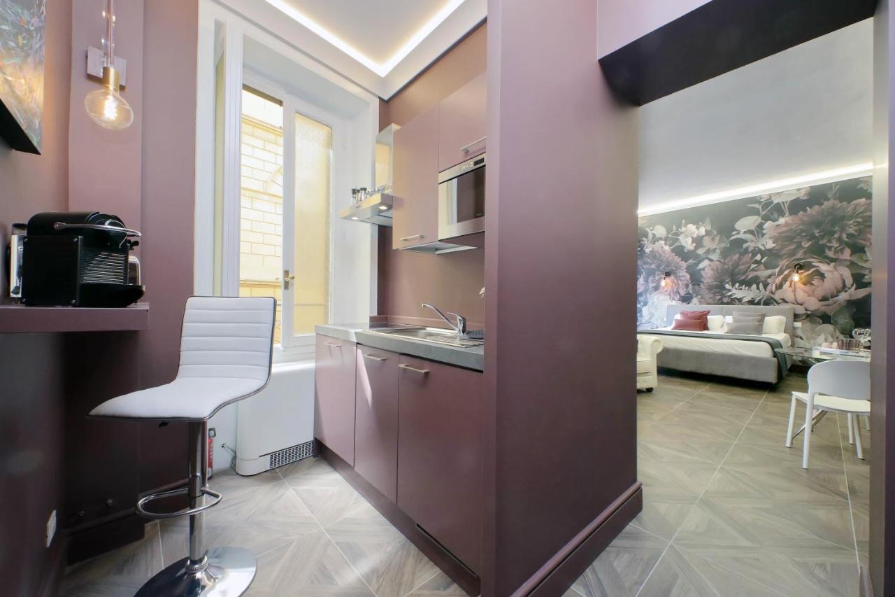 Ych-Butterfly Flat Close Trevi Fountain Rome Bagian luar foto